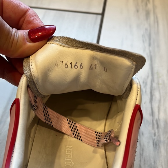 Shoes - Picture 3 of 4